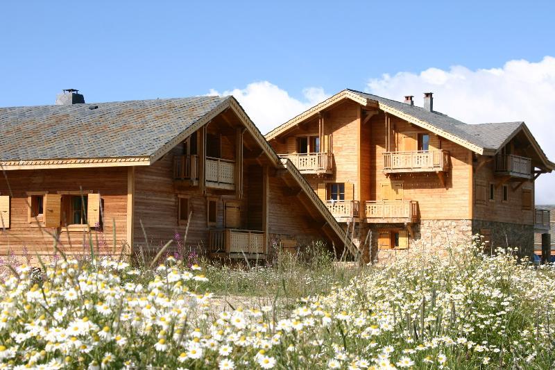 Madame Vacances Les Chalets De L'Altiport Alpe d'Huez Εξωτερικό φωτογραφία